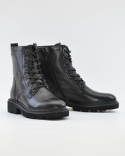 BOTA TIPO MILITAR PIEL COLOR NEGRO CARMELA 164337