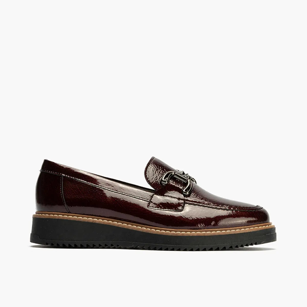 MOCASIN PLANO CHAROL BURDEOS PISO BAJO 10760