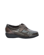 ZAPATO MUJER ANCHO ESPECIAL PLANTILLA EXTRAIBLE CHAROL MARRON