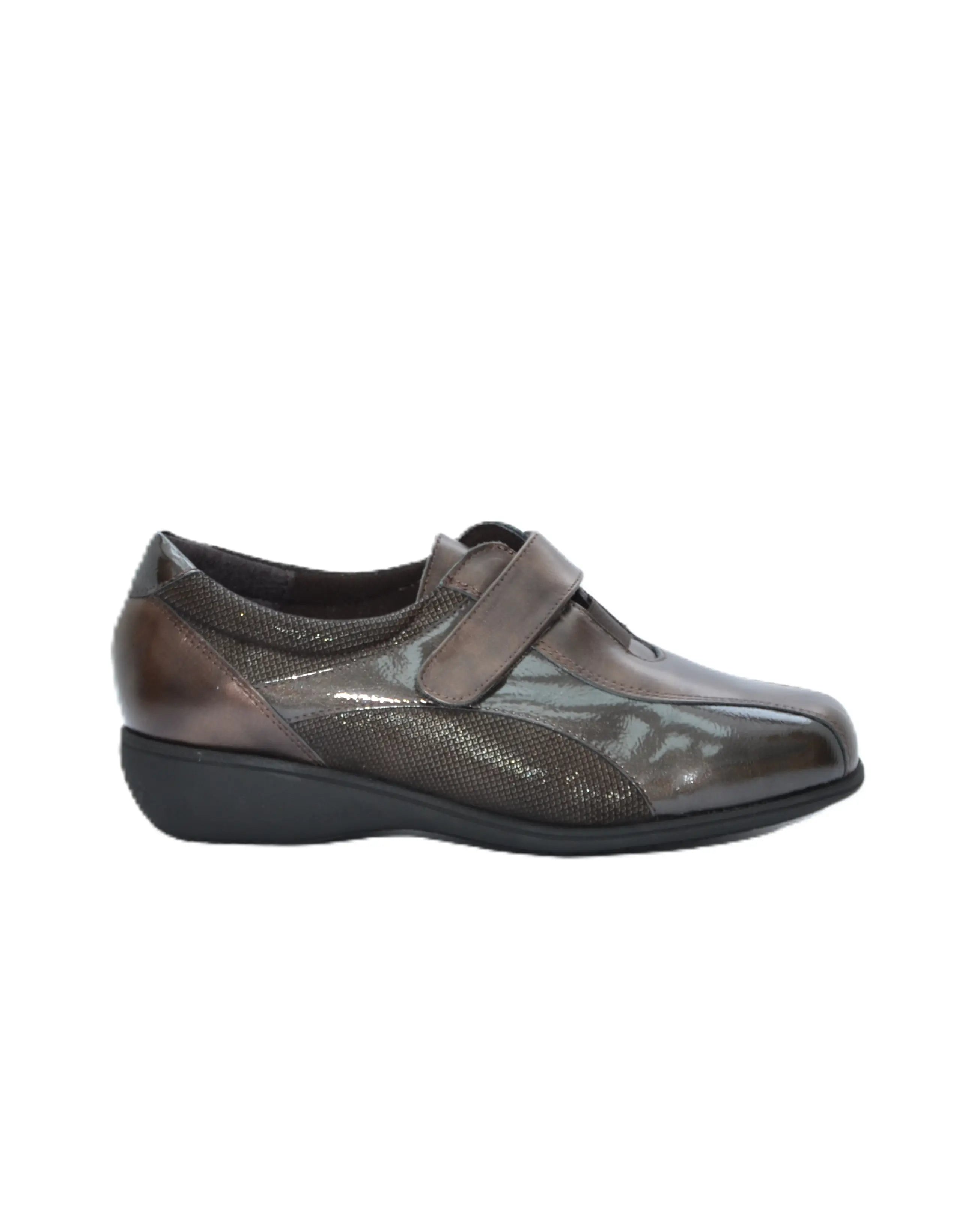 ZAPATO MUJER ANCHO ESPECIAL PLANTILLA EXTRAIBLE CHAROL MARRON