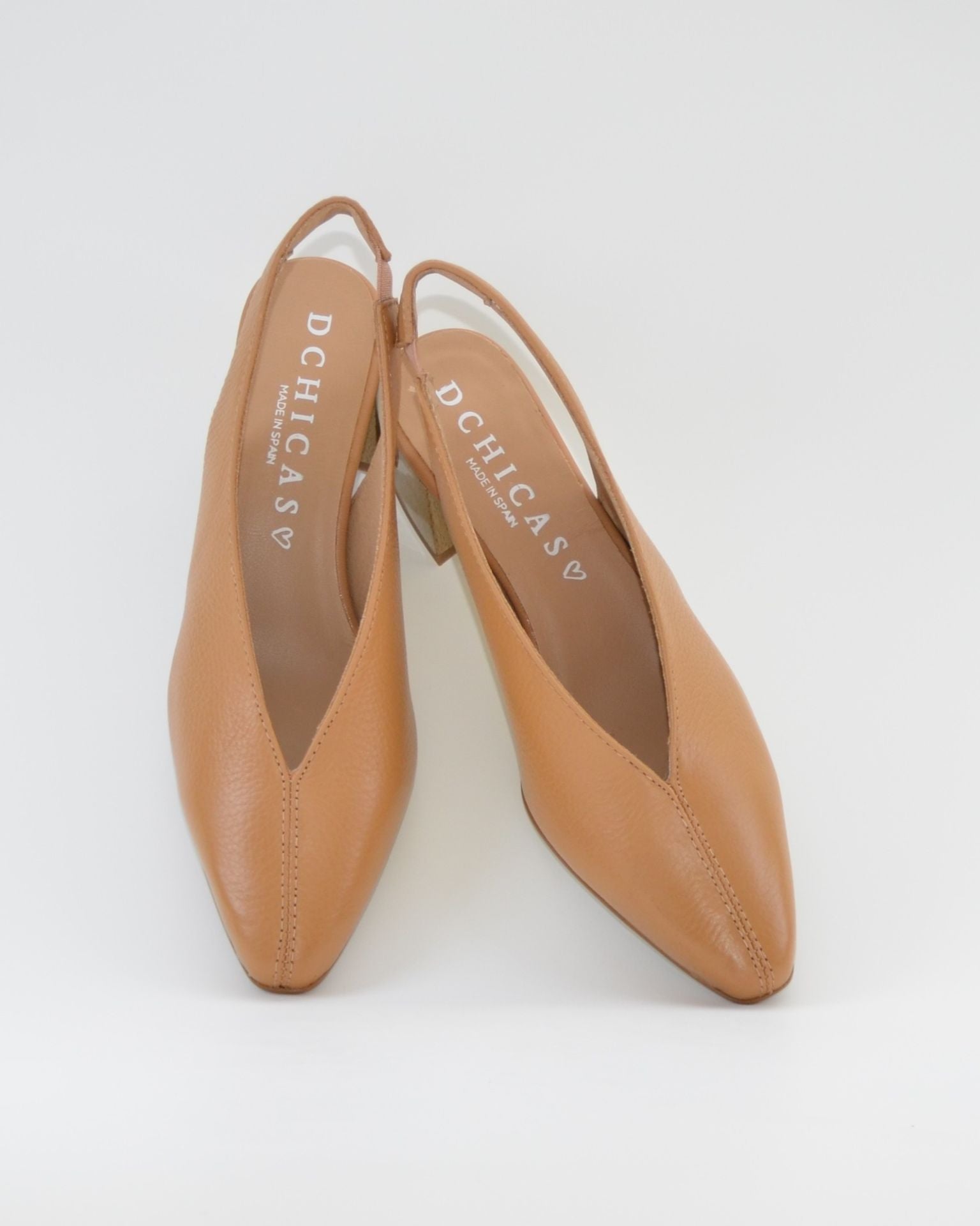 ZAPATO DESTALONADO CON TACON MEDIO ANCHO ESPECIAL COLOR CAMEL