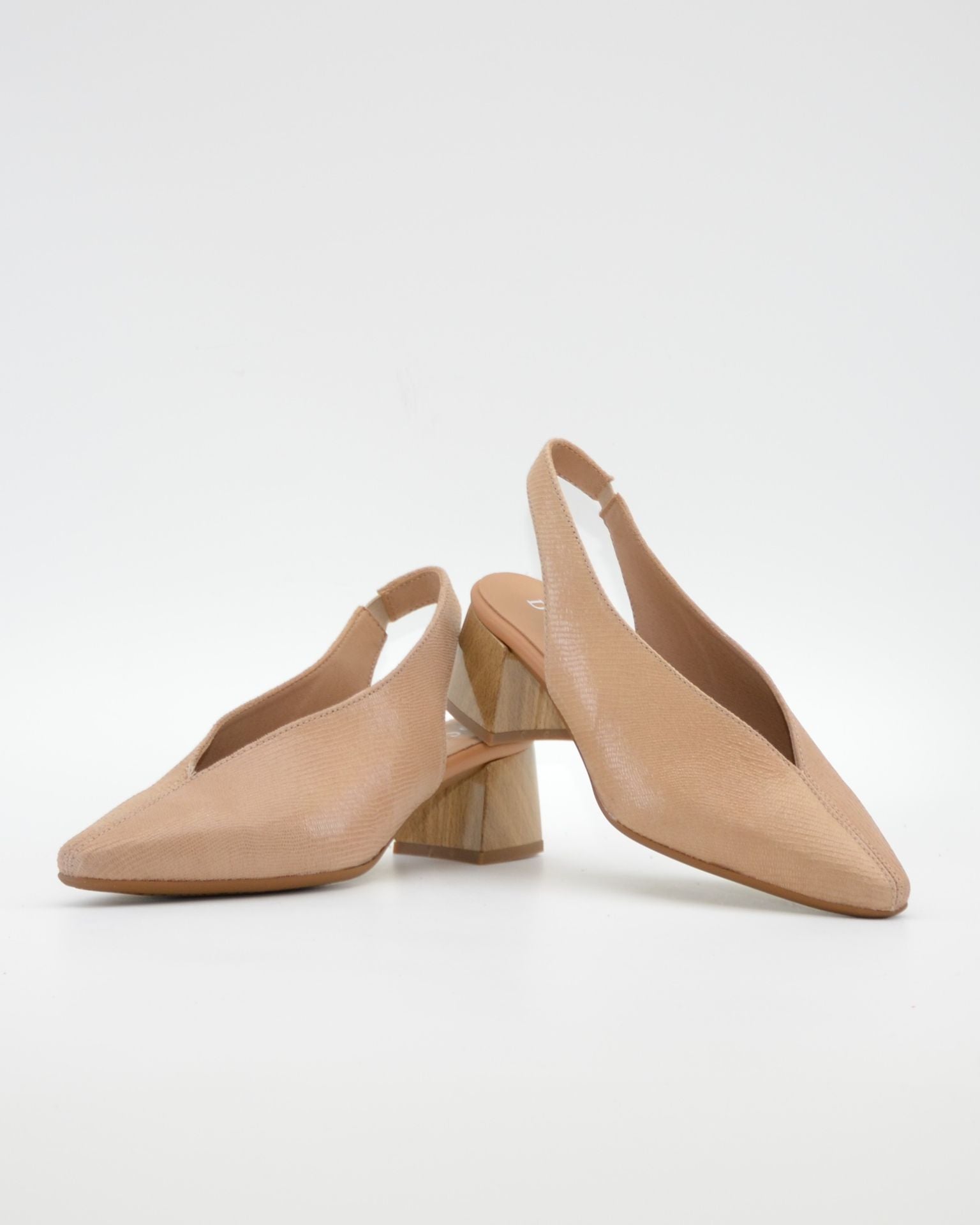 ZAPATO DESTALONADO CON TACON MEDIO ANCHO ESPECIAL COLOR BEIGE