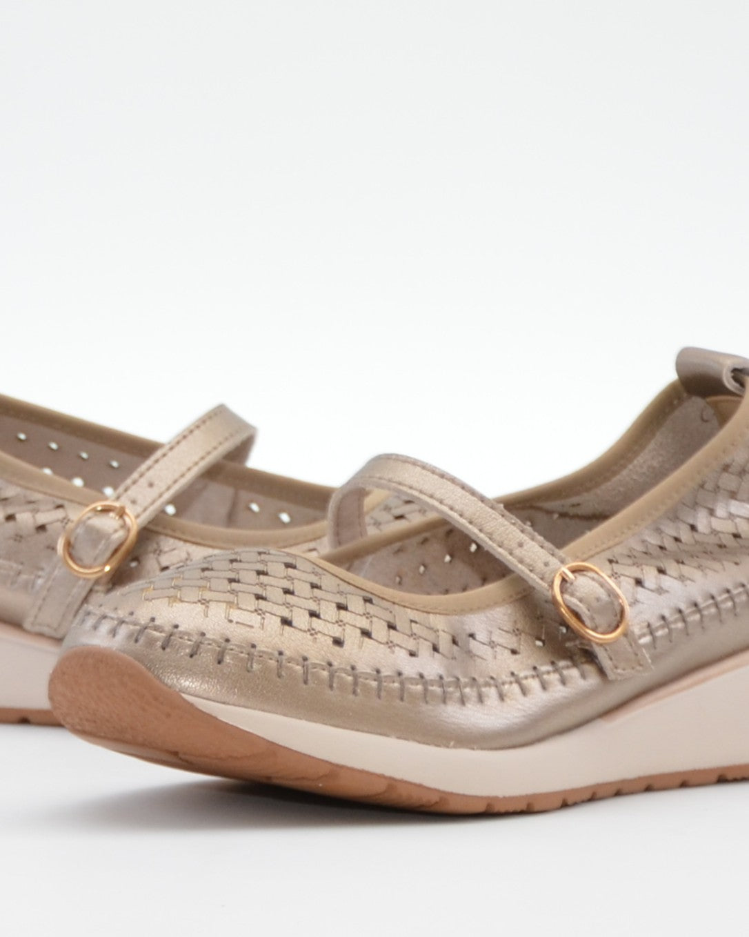 MANOLETINA CON CORREA MUJER COLOR BRONCE TREINTAS L4554