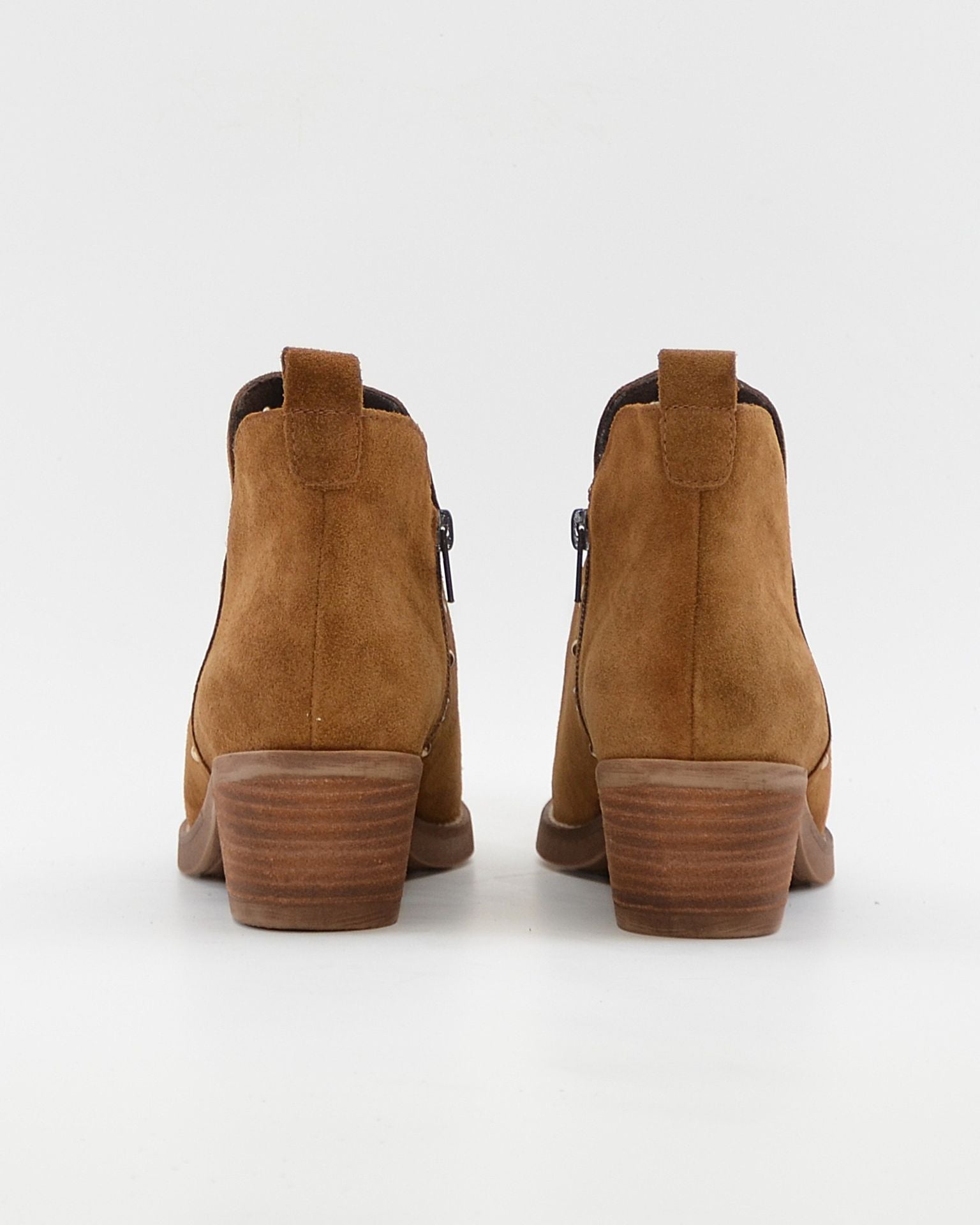 BOTIN MUJER COWBOY SERRAJE CUERO CON TACHAS KAOLA 3500