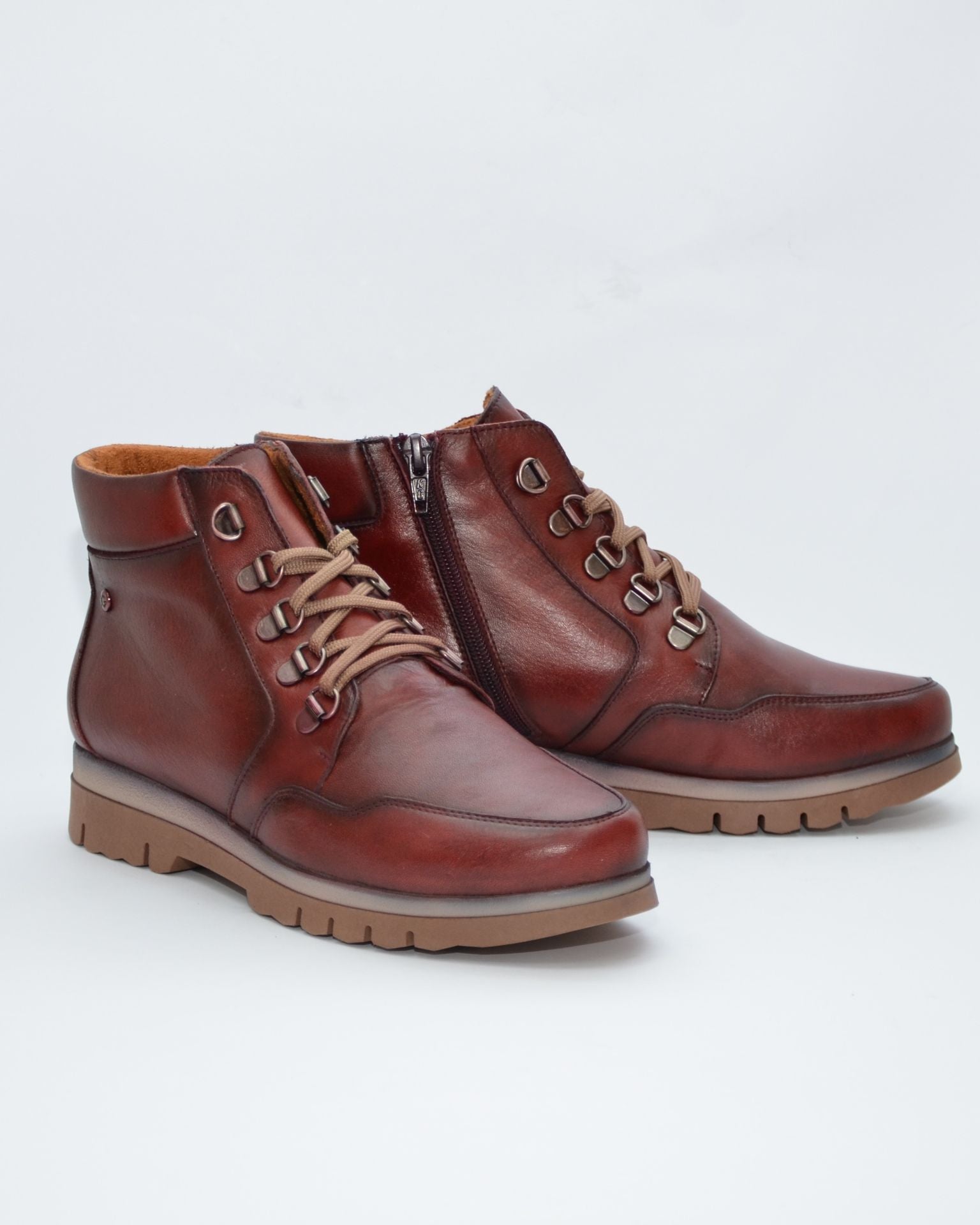 BOTINES DE MUJER EN COLOR BURDEOS PLANOS CON CORDONES