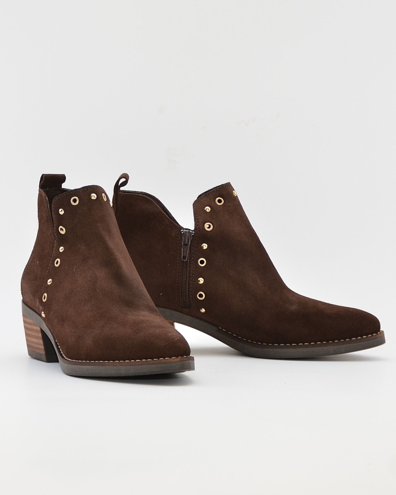 BOTIN MUJER COWBOY SERRAJE MARRÓN CHOCOLATE CON TACHAS KAOLA 3504