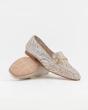 ZAPATO MOCASIN MUJER PLANO ESTAMPADO METALIZADO PLATINO CAYETANO 17200