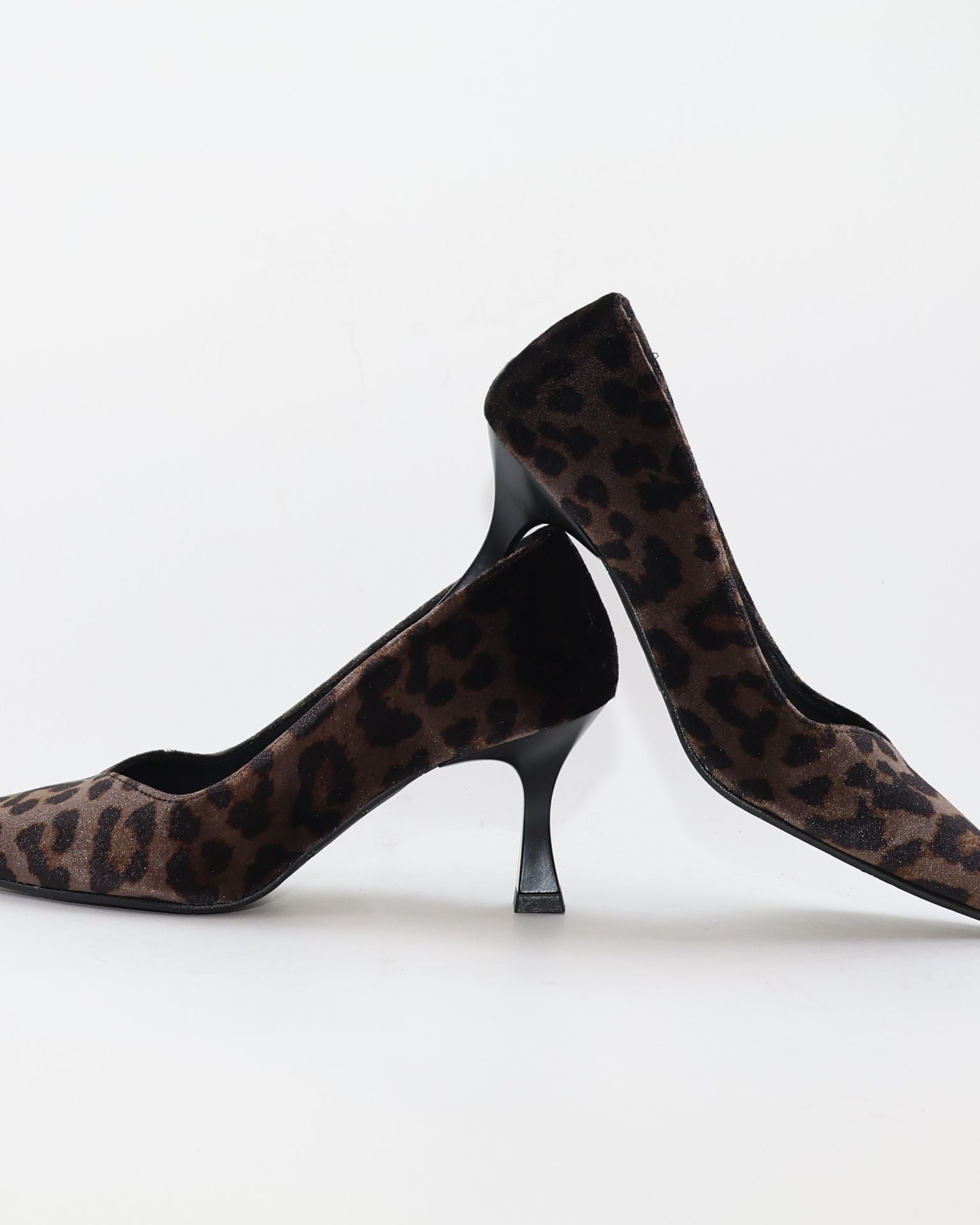 ZAPATO SALON MUJER ESTILETO COLOR LEOPARDO NEGRO DANIELA VEGA 2333S TERCIOPELO