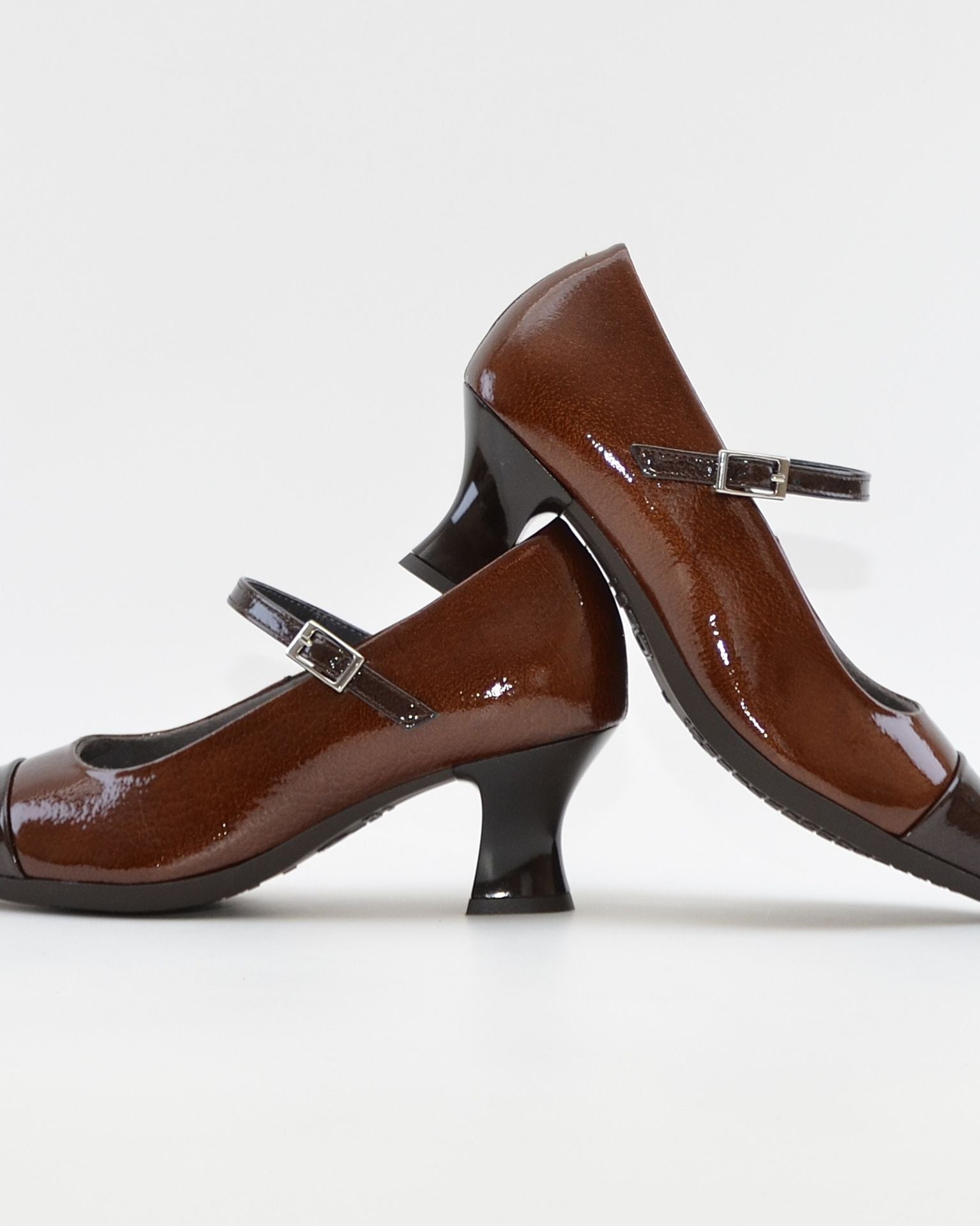 ZAPATO SALON MUJER CON PULSERA CHAROL CUERO Y MARRÓ PITILLOS 11683