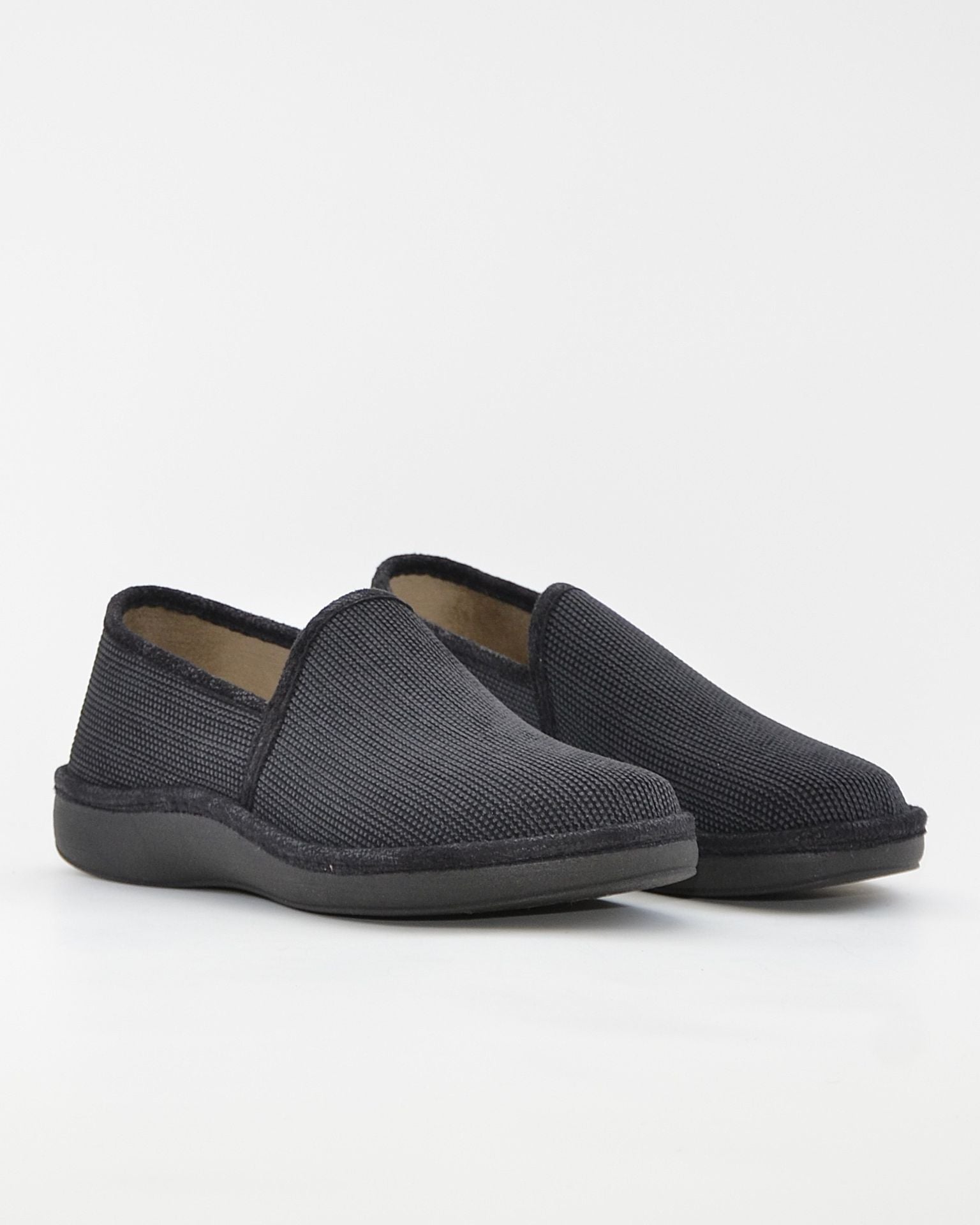 ZAPATILLAS DE CASA CERRADA HOMBRE SALVI 08D-000 DRAKO NEGRO LISO