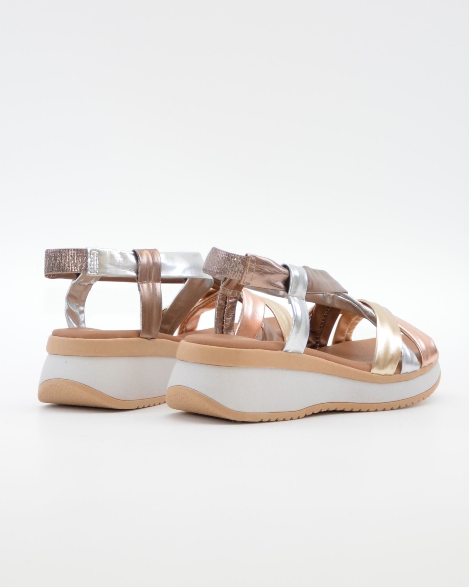 SANDALIA CUÑA MUJER TIRAS METALIZADAS PLANTA DE GEL OH MY SANDALS 5941