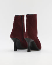 BOTIN DE MUJER TACON FINO COLOR SERRAJE BURDEOS DESIREE SHEILA