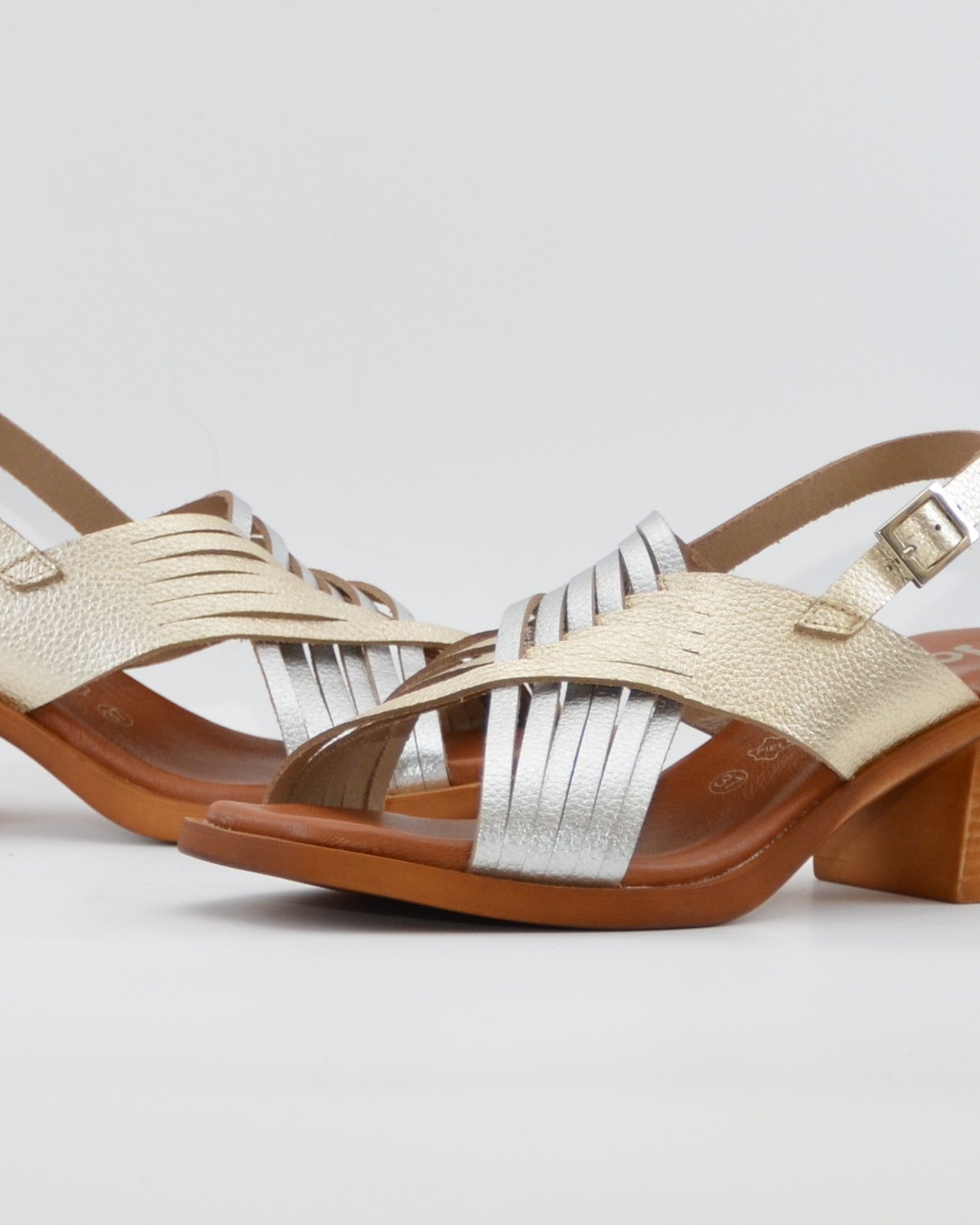 SANDALIA MUJER TACON MEDIO PLANTA DE GEL COMBI PLATA DORADO JORDANA 4235