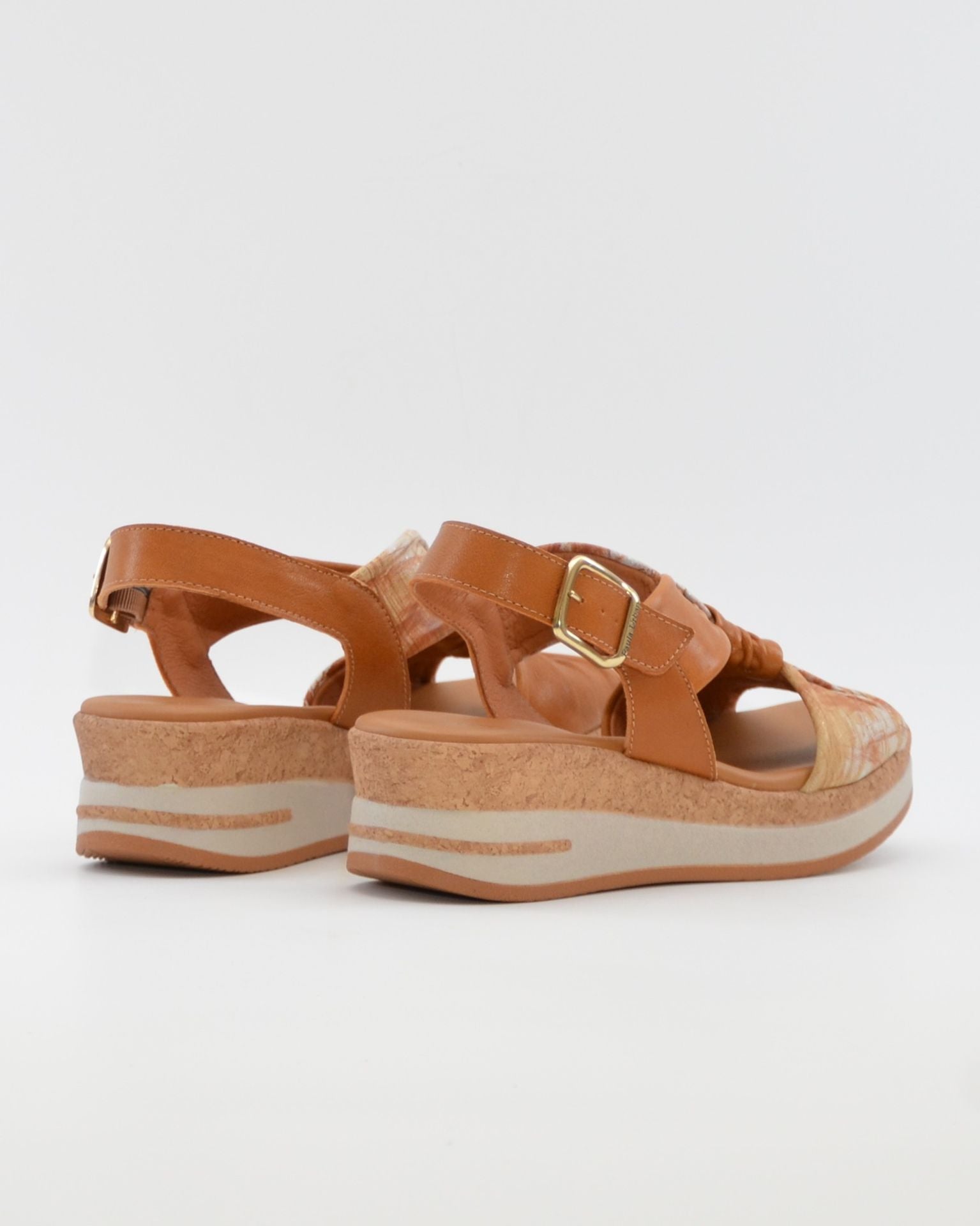 SNDALIA MUJER CUÑA COLOR CUERO PLANTA ACOLCHADA PAULA URBAN 35-710