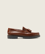 MOCASIN COSIDO A MANO COLOR MARRON SEAHORSE BORLAS PISO APACHE GOMA