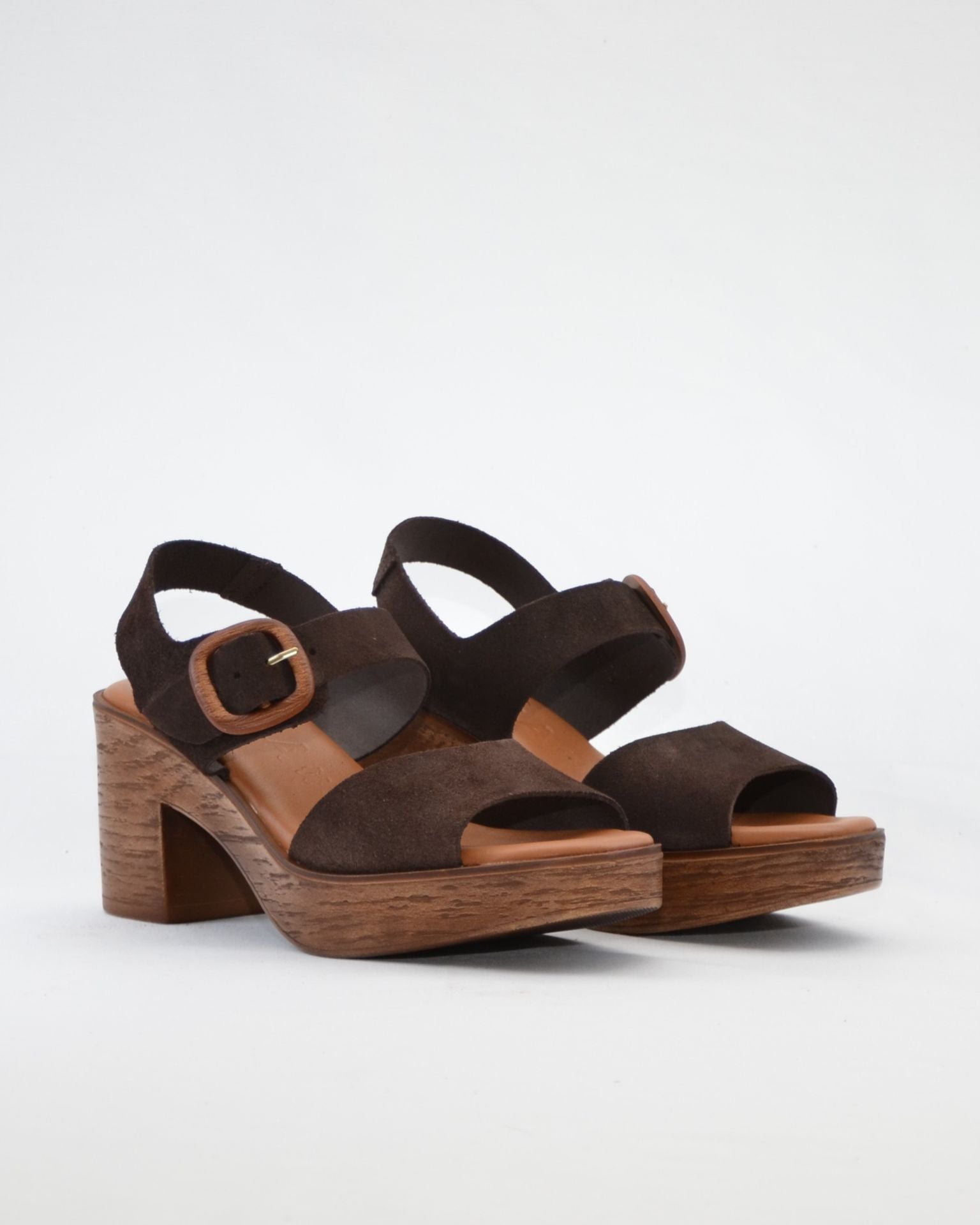 SANDALIA MUJER PLATAFORMA COLOR MARRON CHOCOLATE CON HEBILLA KAOLA 930
