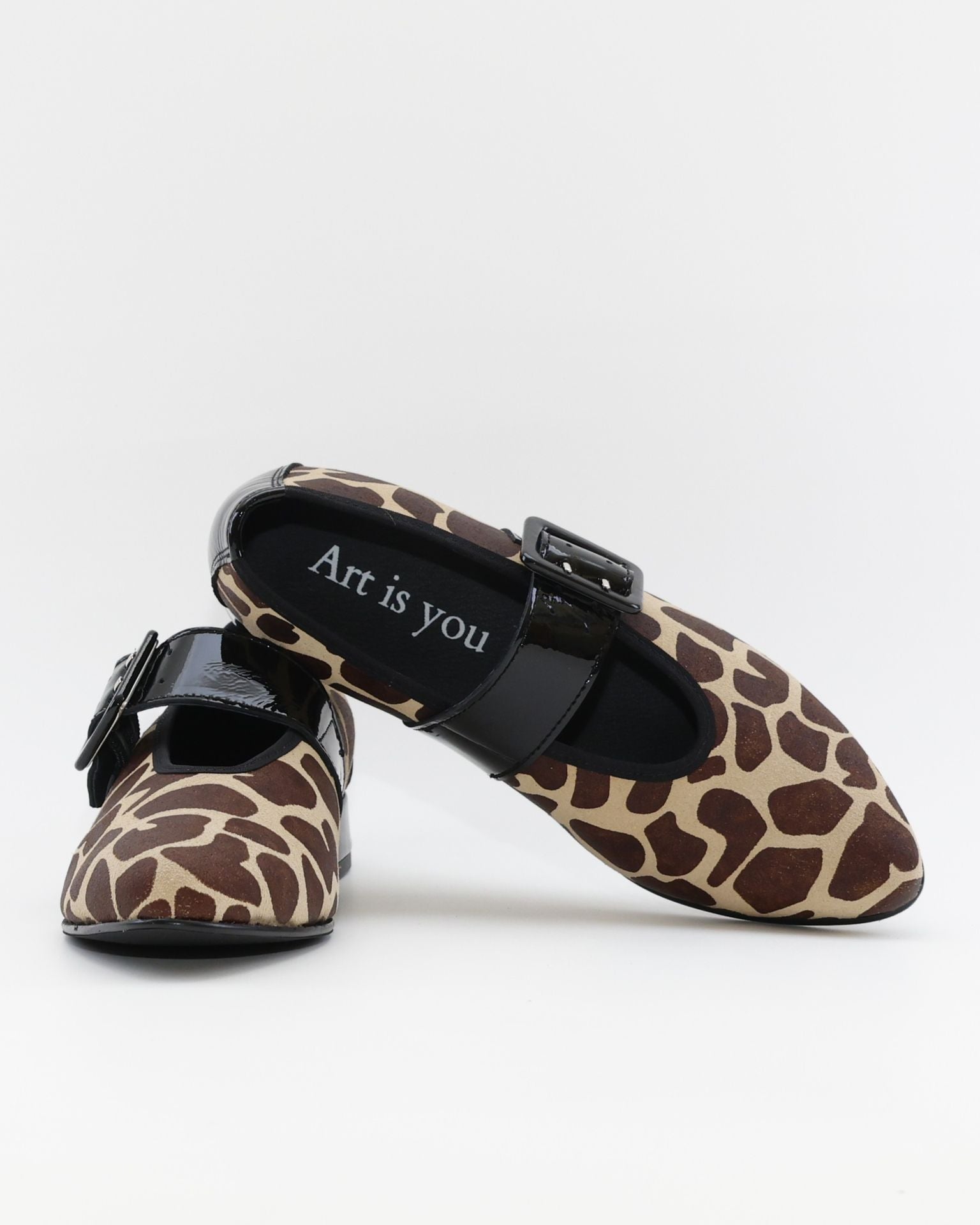 MERCEDITAS MUJER ANIMAL PRINT JIRAFA CHAROL NEGRO CON CORREA Y HEBILLA LACOMBA CEDAR