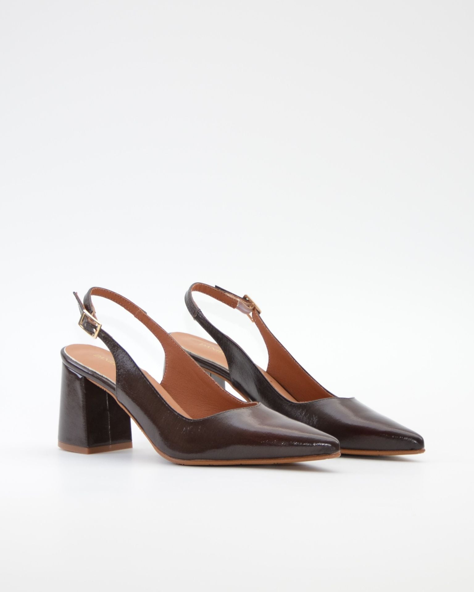 ZAPATO SALON DESTALONADO TACON CUADRADO COLOR MARRON DANIELA V. 2315CD MORO