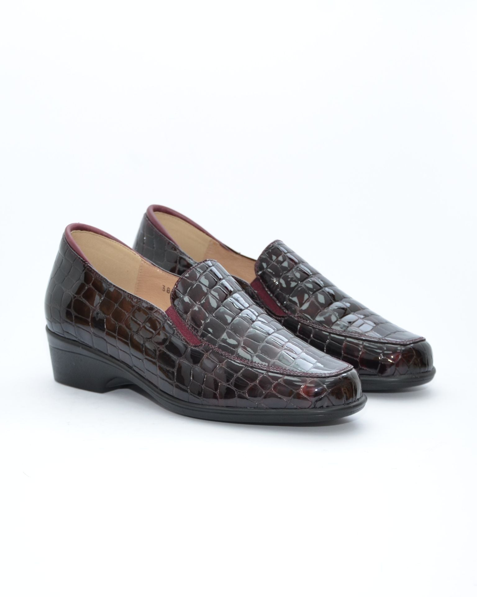 ZAPATO ANCHO ESPECIAL CHAROL COCO BURDEOS PLANTILLA EXTRAIBLE 255610-03
