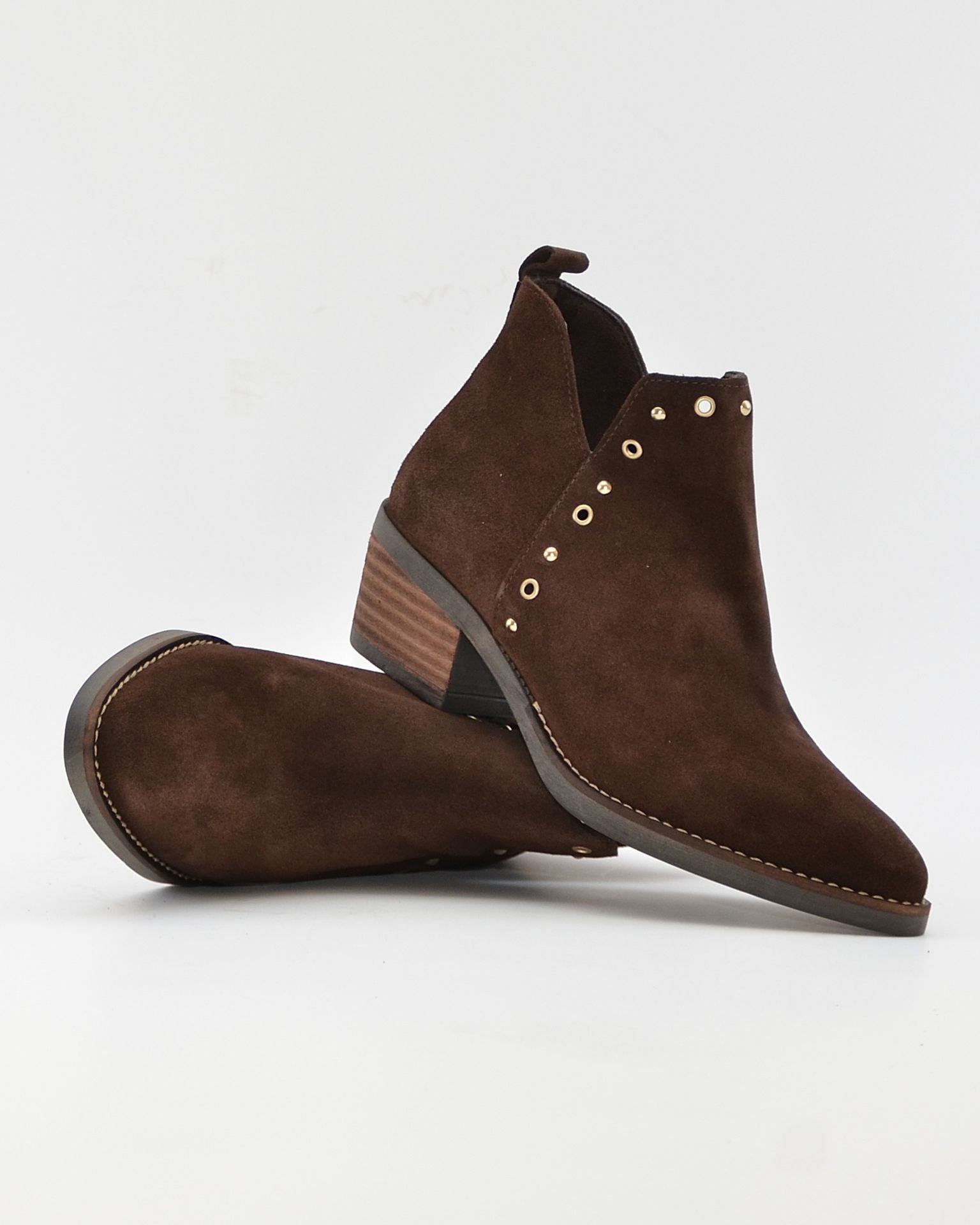 BOTIN MUJER COWBOY SERRAJE MARRÓN CHOCOLATE CON TACHAS KAOLA 3504