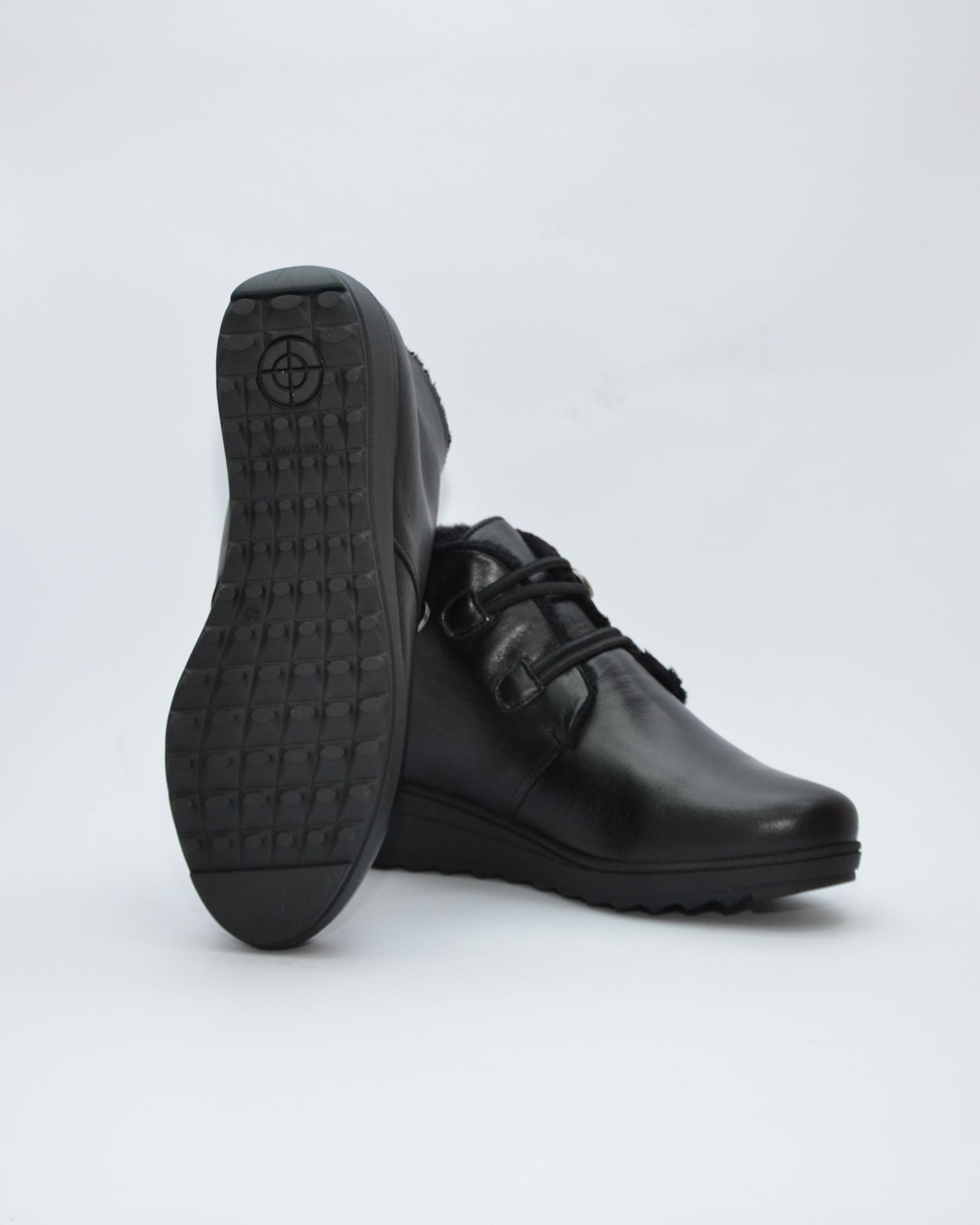 BOTINES DE MUJER CON CUÑA Y CIERRE DE ELASTICOS COLOR NEGRO