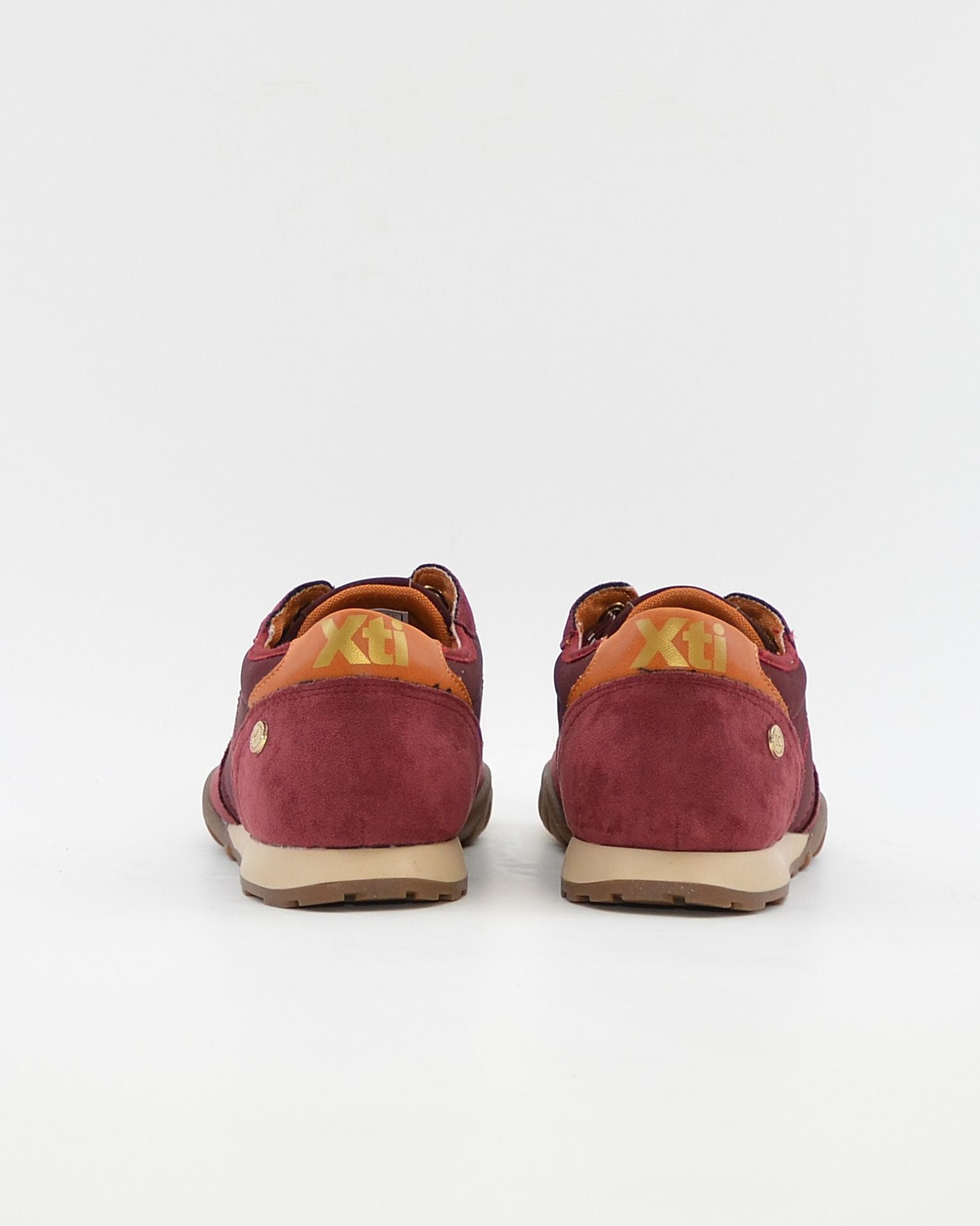 DEPORTIVO SNEAKER MUJER PLANA COLOR BURDEOS XTI 146146