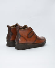 BOTINES DE MUJER PLANOS CON VELCRO EN COLOR CUERO