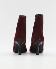 BOTIN DE MUJER TACON FINO COLOR SERRAJE BURDEOS DESIREE SHEILA